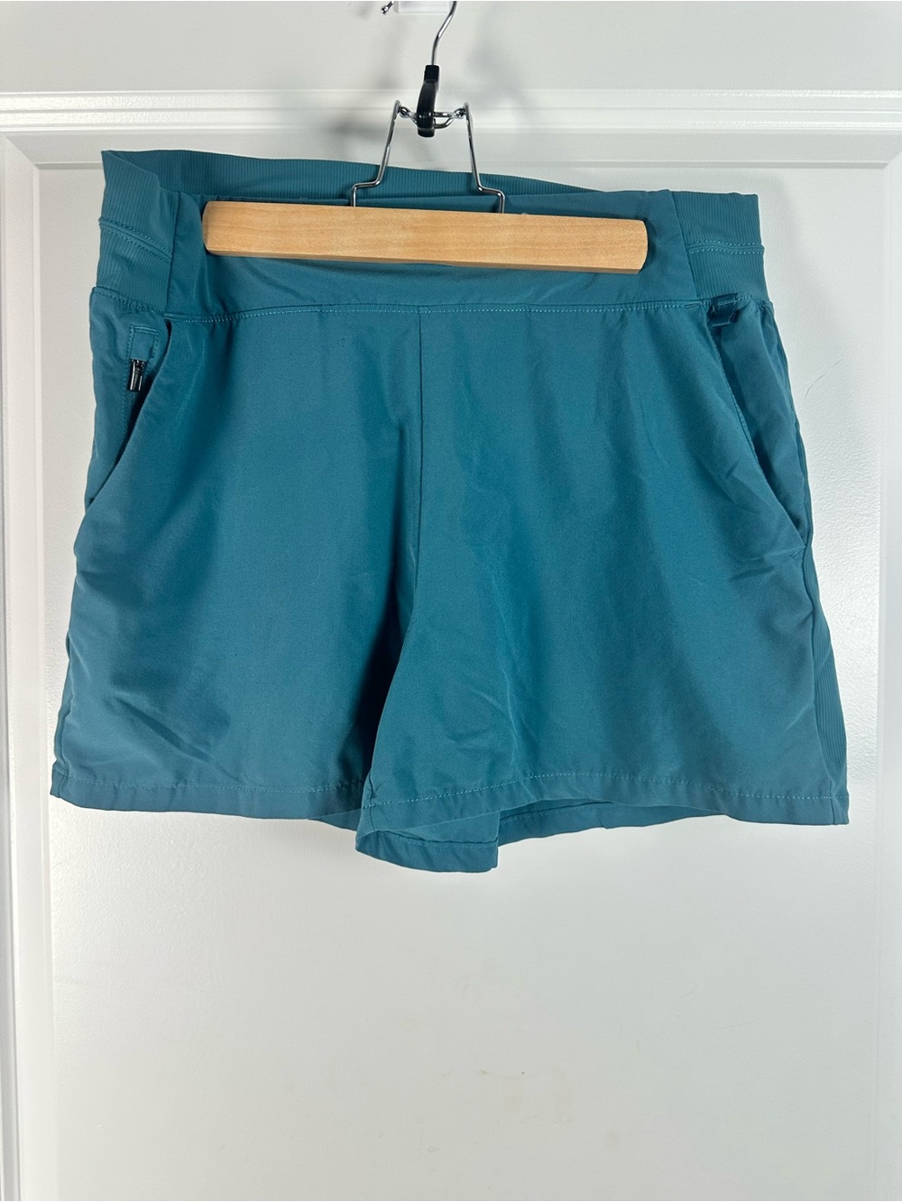 Athleta Women's Teal Shorts Size 10 Zip Pocket Ribbed Waist Athletic - Picture 3 of 7
